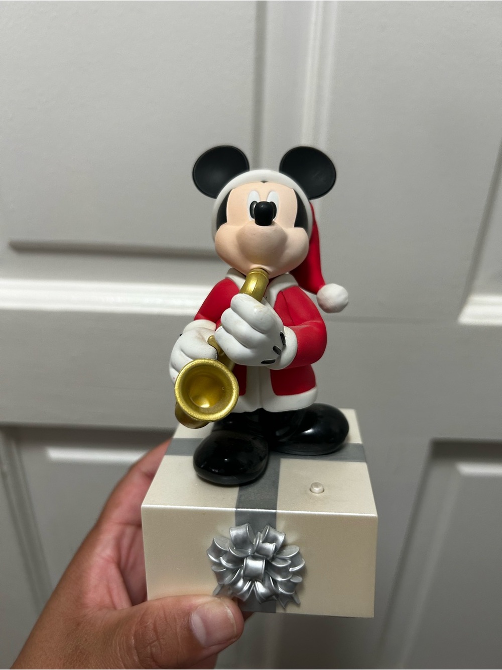 Hallmark Disney Wireless Band Mickey Mouse Saxophone Music Tested Works